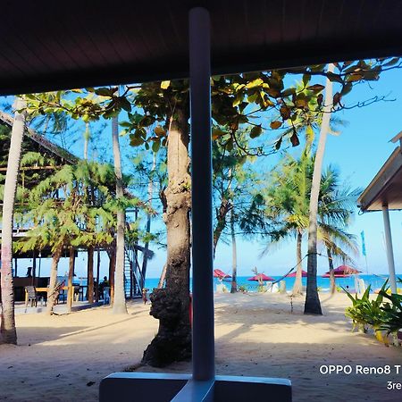 French Garden Pragash Beach Hotel Trincomalee Exterior photo