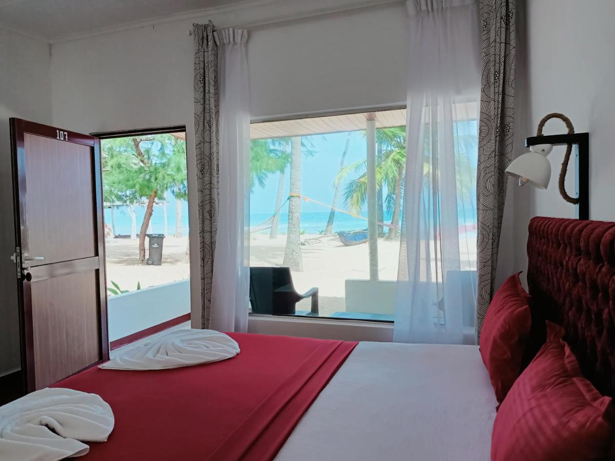 French Garden Pragash Beach Hotel Trincomalee Exterior photo