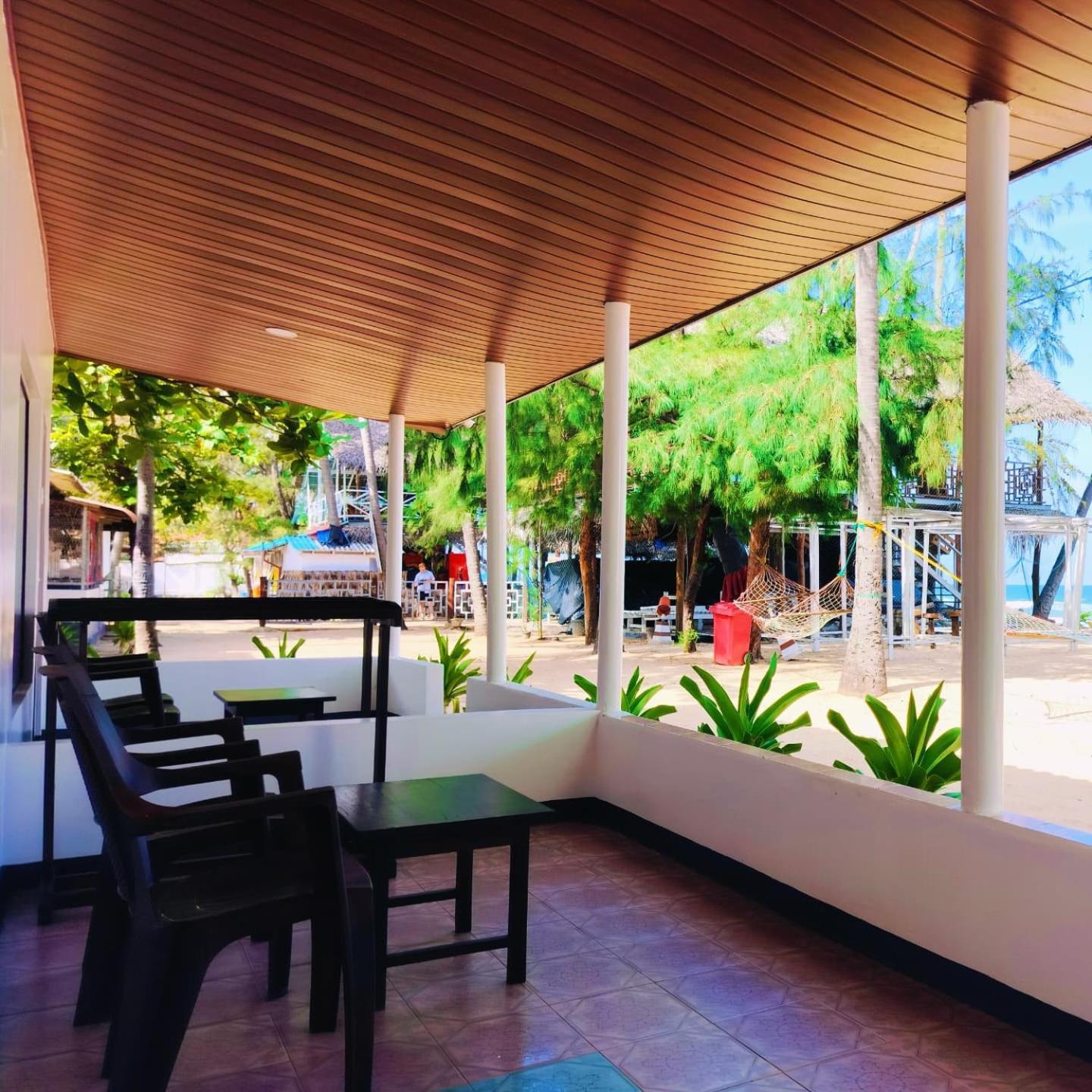 French Garden Pragash Beach Hotel Trincomalee Exterior photo