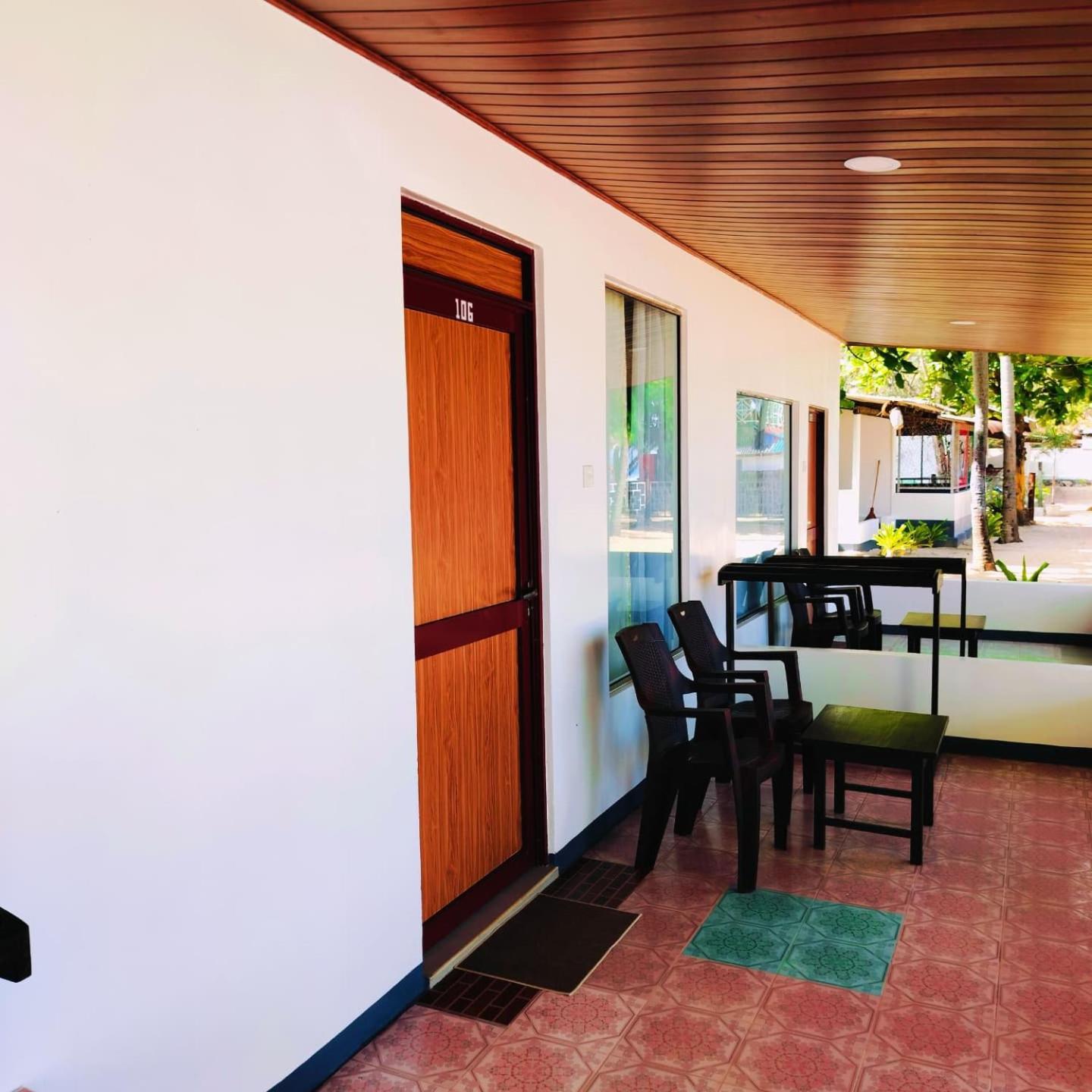 French Garden Pragash Beach Hotel Trincomalee Exterior photo