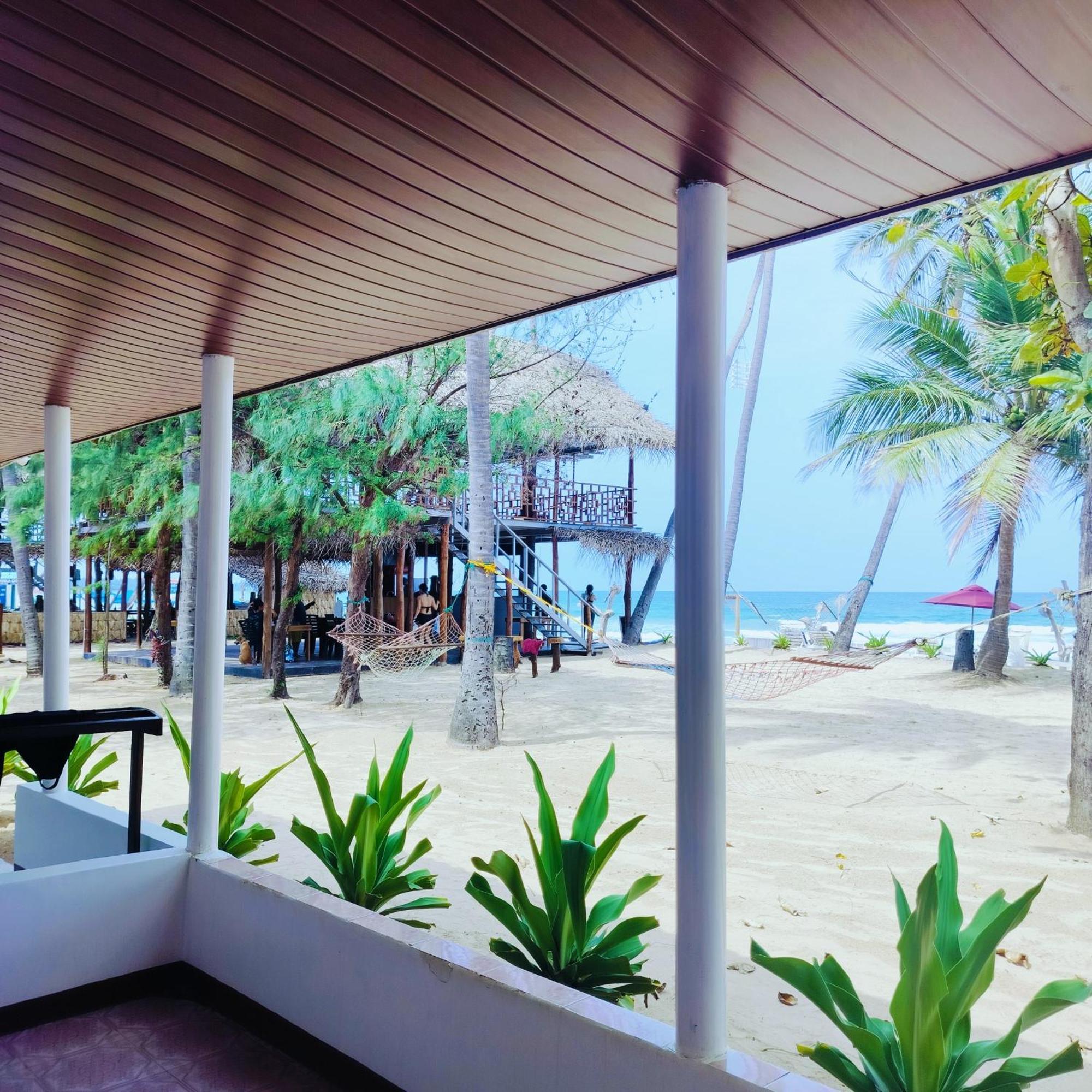 French Garden Pragash Beach Hotel Trincomalee Exterior photo